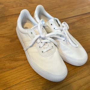 White Adidas Sneakers Size 8